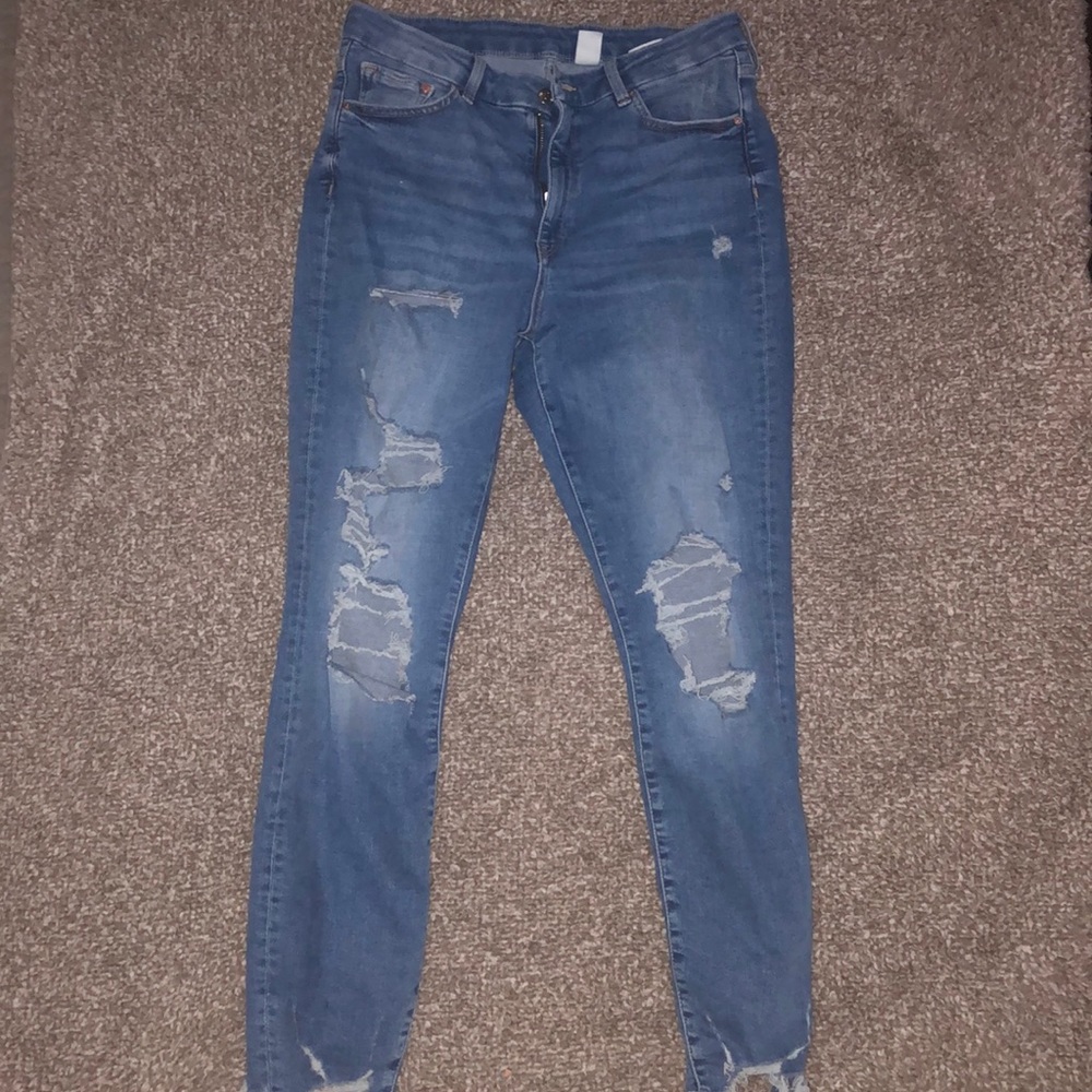 HM distressed jeans SIZE: 31